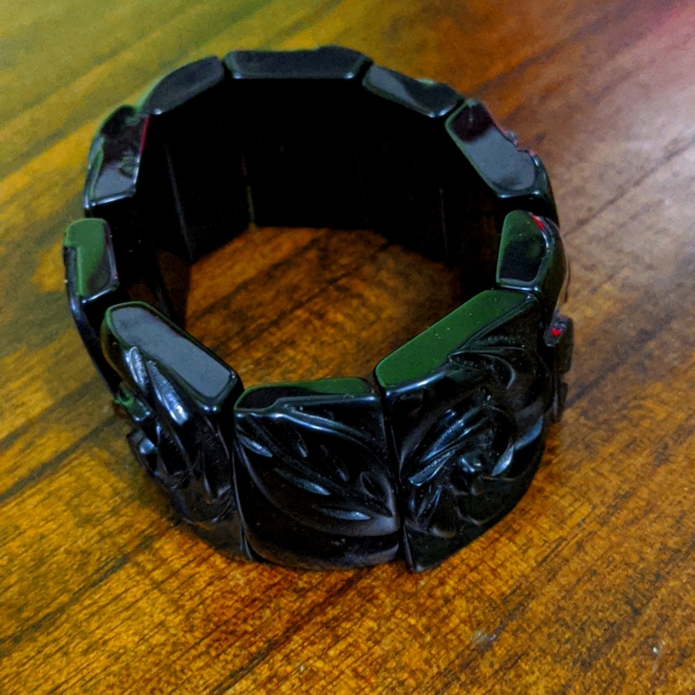 Vintage Black Rose Carved Stretch Bracelet